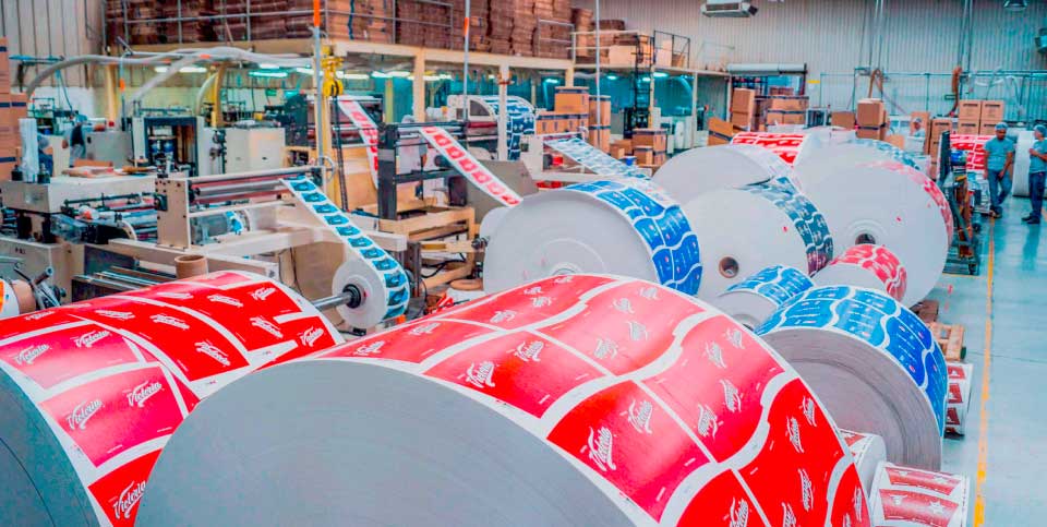 Empaques flexibles, etiquetas y vasos de papel